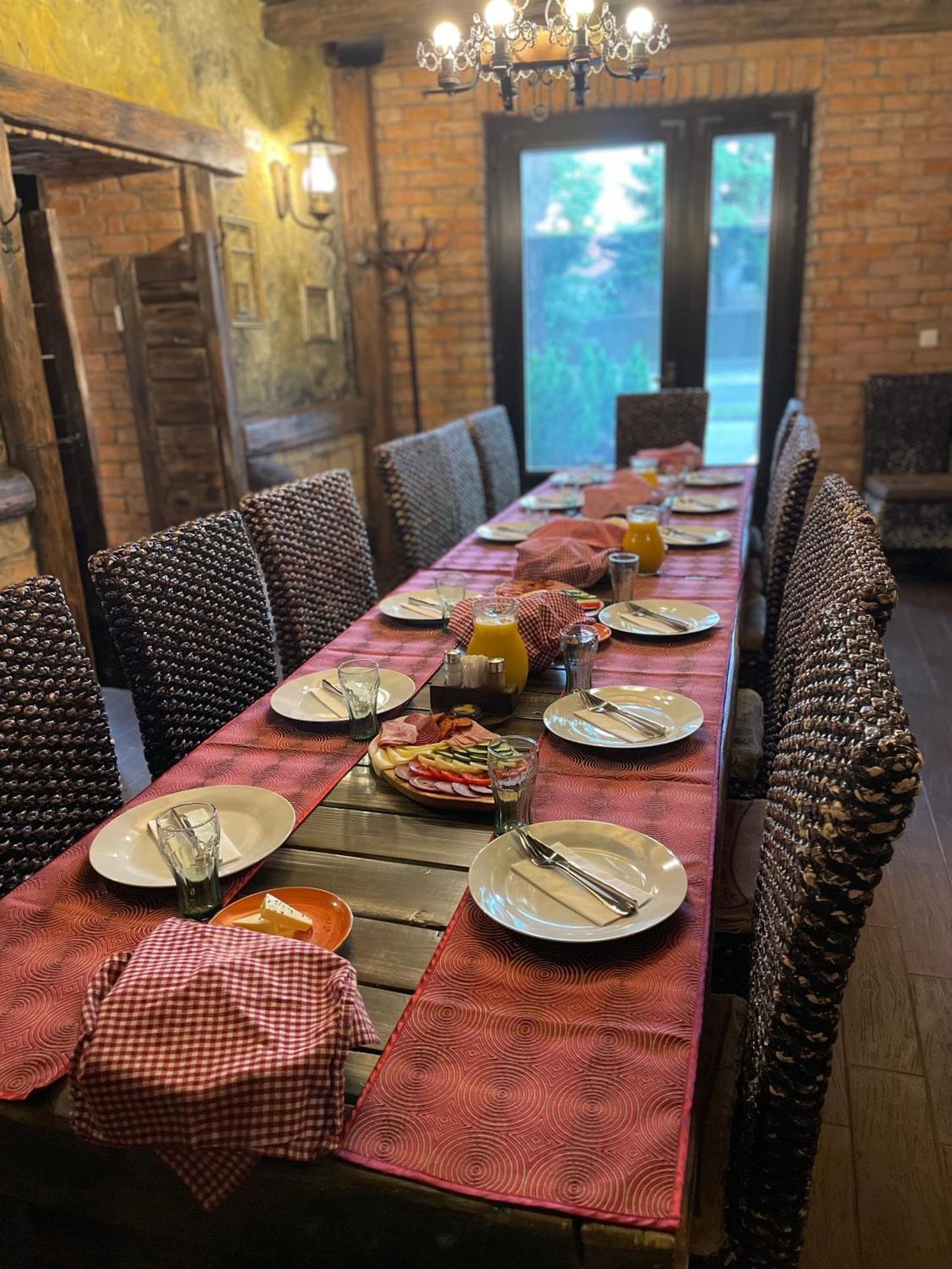 مبيت وإفطار دوناهاراسزتي Bacchus Pub Es Panzio المظهر الخارجي الصورة